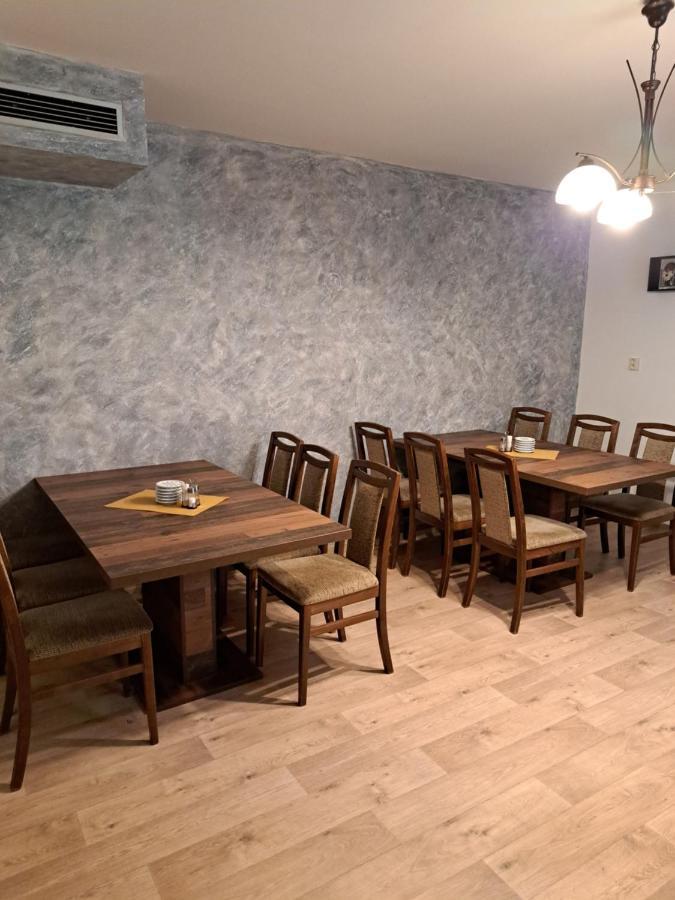 Penzion A Pizzerie Na Zalozne Kobylí Eksteriør bilde