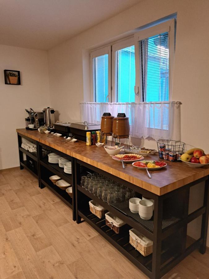 Penzion A Pizzerie Na Zalozne Kobylí Eksteriør bilde